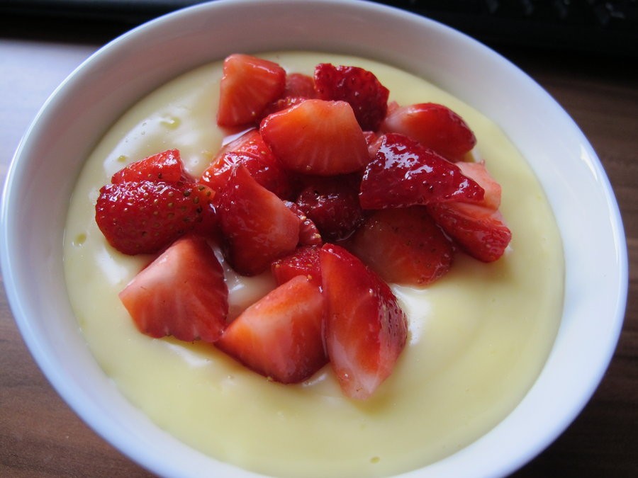 Simple Strawberry Custard DIY E Liquid Recipe